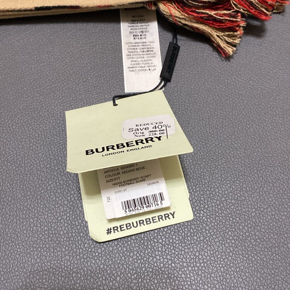 NWT 100% Authentic Burberry Football
Logo Icon Stripe Scarf - Picture 5 of 9